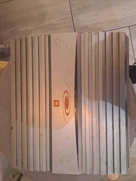 Wzmaczniacz  samochodowy jbl MODEL DA3504