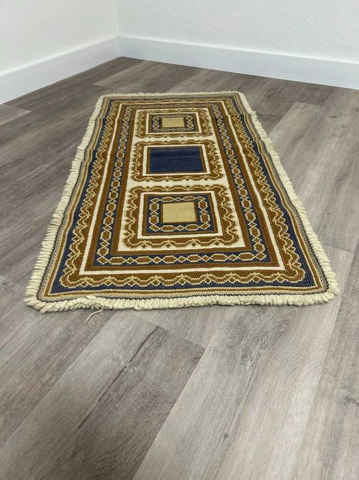 Tapete de Arraiolos - castanhos predominantes - 115 cm x 60 cm