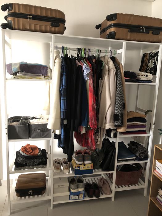 Roupeiro aberto em bambú