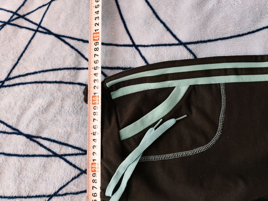 Гарний спортивний костюм для дівчинки