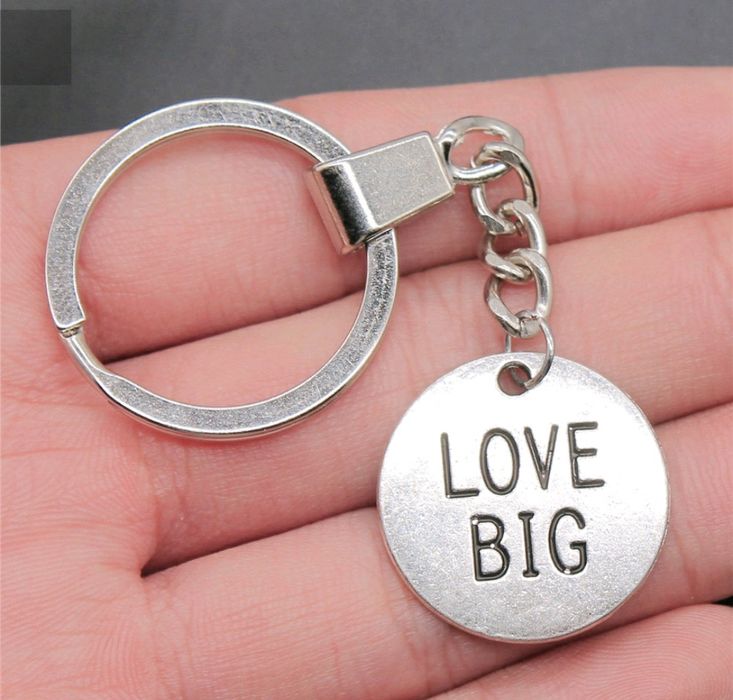 Brelok do kluczy breloczek z napisem love big brelok z zawieszką napis