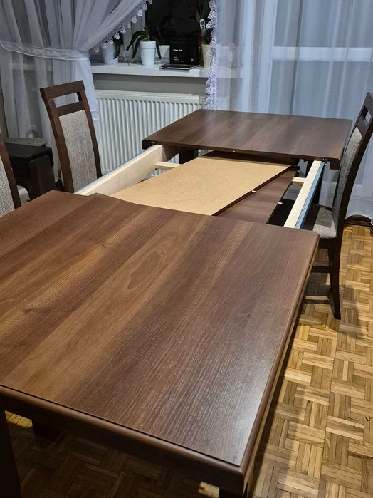 Stół rozkładany z krzesłami