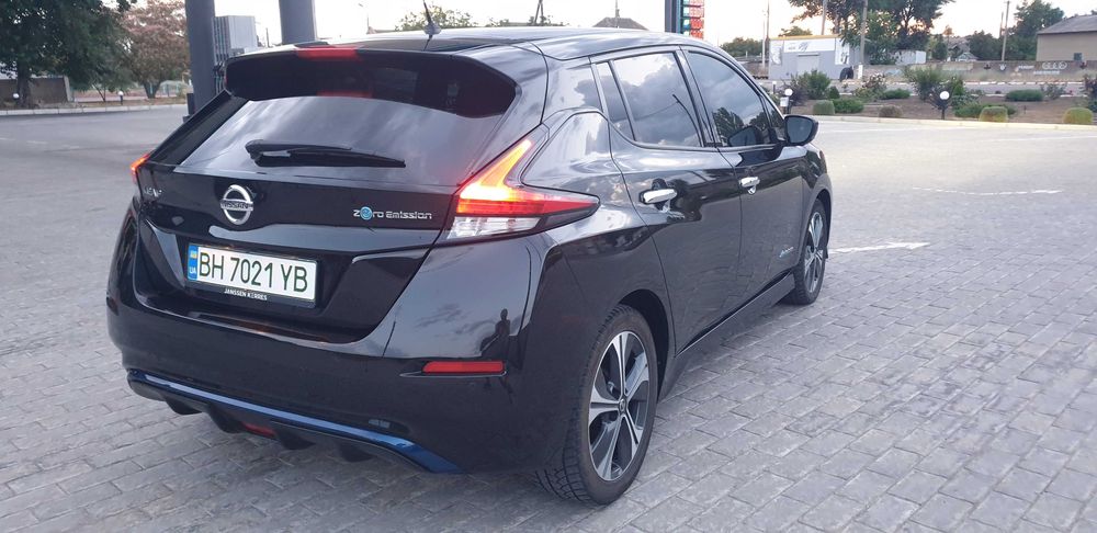 Продам Nissan Leaf