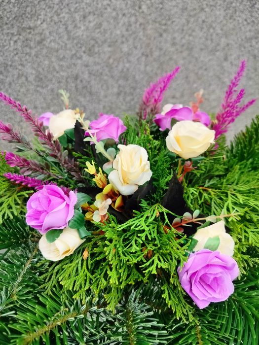 Stroik na cmentarz grób