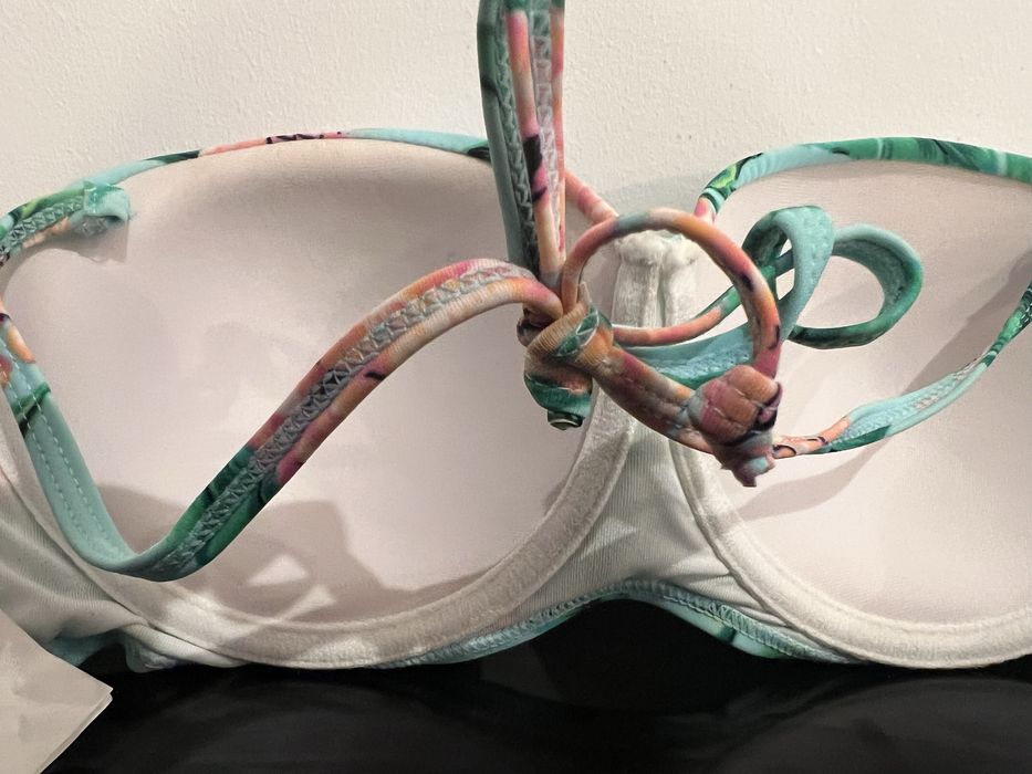 Parte de cima Bikini Boohoo verde água com flores