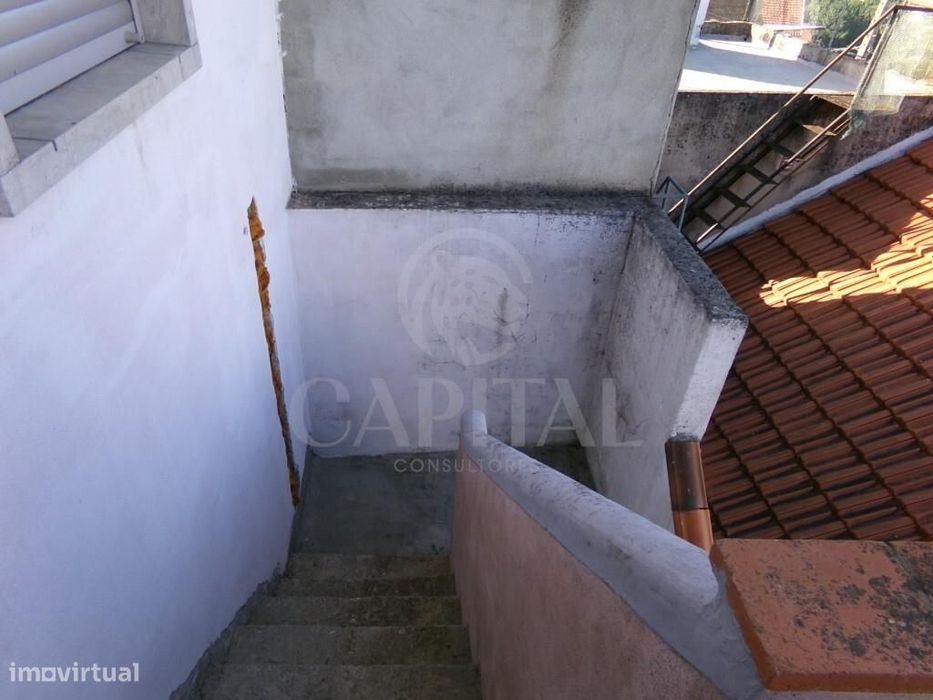 T3+1 com áreas generosas, muita luz natural e qualidade de vida em Ami