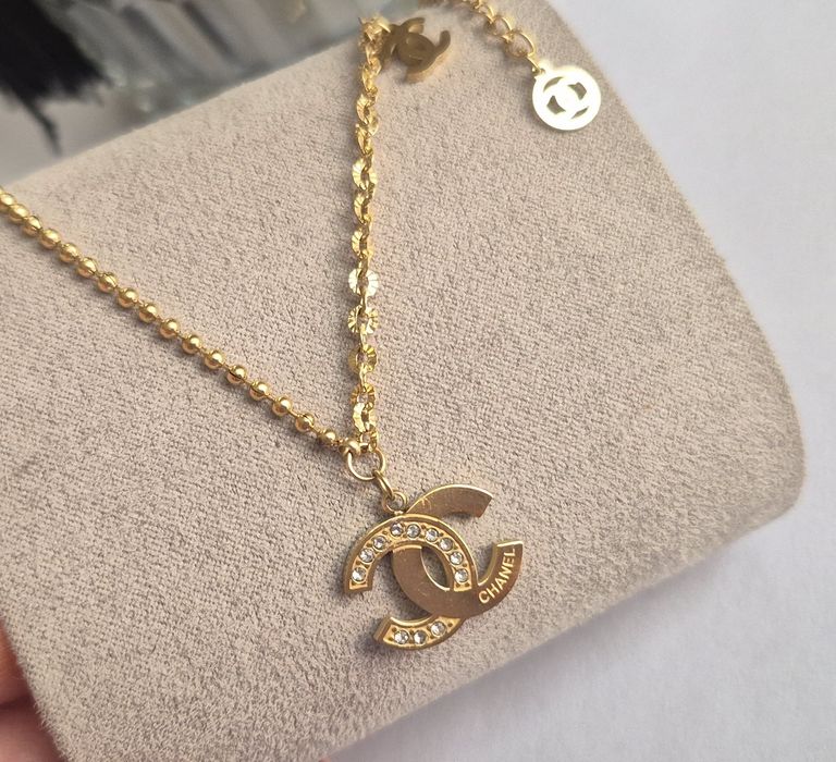 Niepowtarzalny łańcuszek, kryształki, napis Cudo