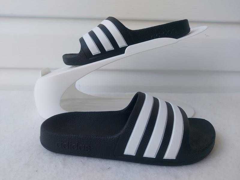 Дитячі шльопанці панталети капці adidas adilette aqua чорний