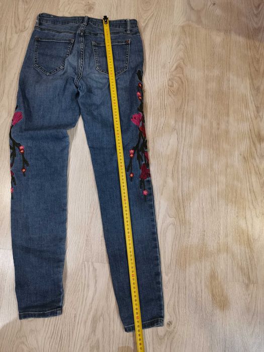 Spodnie jeansowe z motywem kwiatowym VivaCouture 36