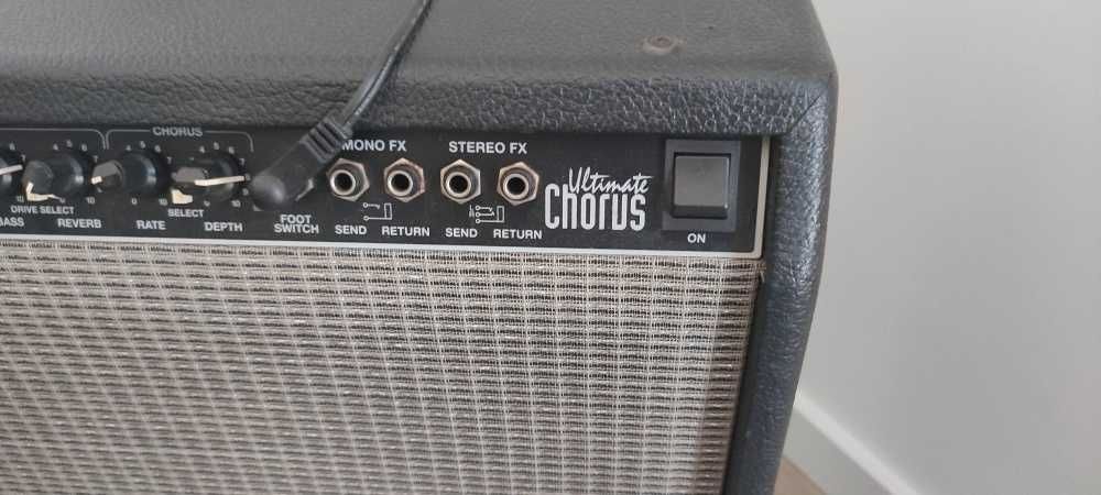 Amplificador de Guitarra Fender Ultimate Chorus Stereo 2x12
