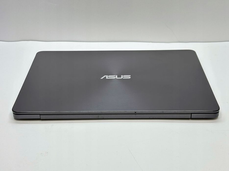 62/zadbany  ASUS UX430U I5-8250U / 8GB RAM /256 GB /14'' WIN 11