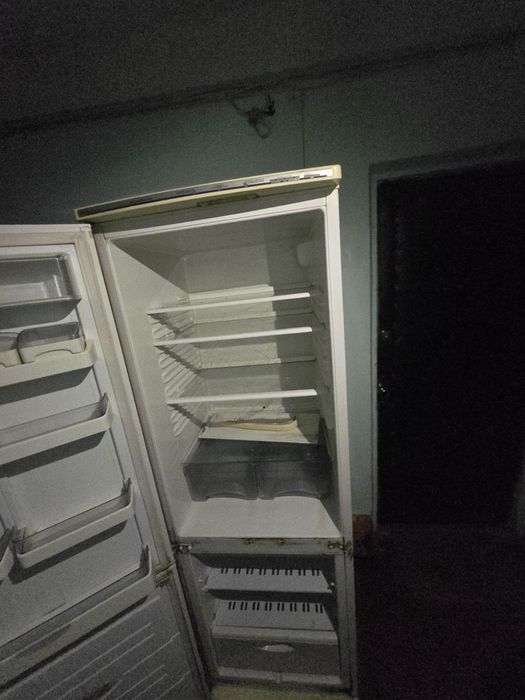 Холодильник 2-х компресорний "Атлант" б/у.