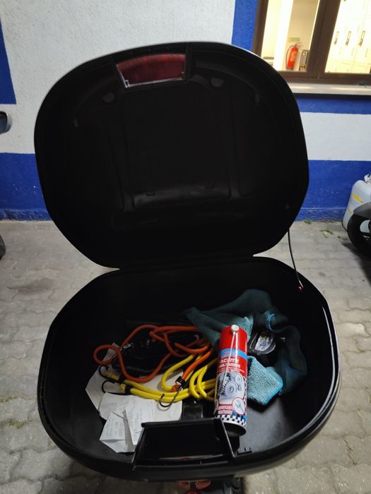Vendo Top Case GIVI E370 Monolock 39L original italiano.