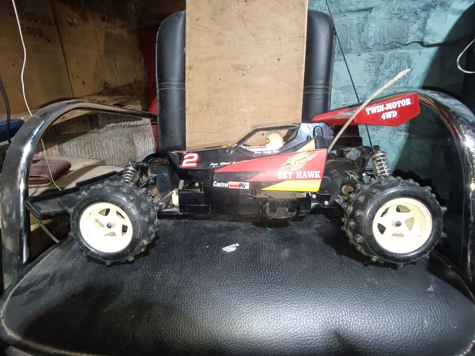 Радиоуправляемая машинка 4*4  нет пульта управления