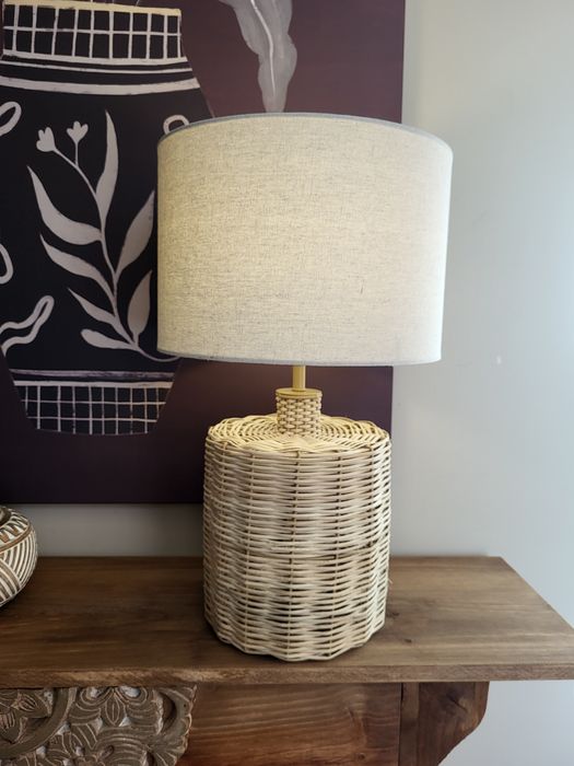 candeeiros, decoração, abajour, quadro, puff, rustico