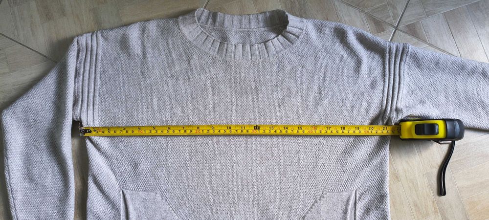 Swetr z kieszeniami  r.m