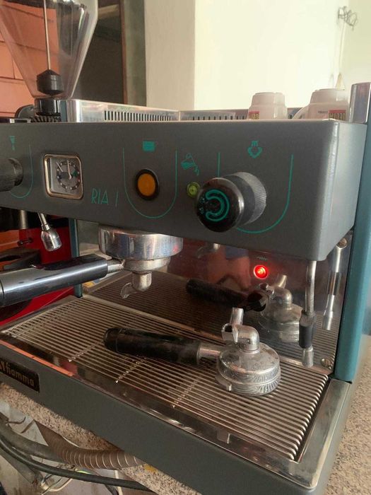 Máquina de Café + Moinho Automático Fiamma – 1 Grupo – COMO NOVA