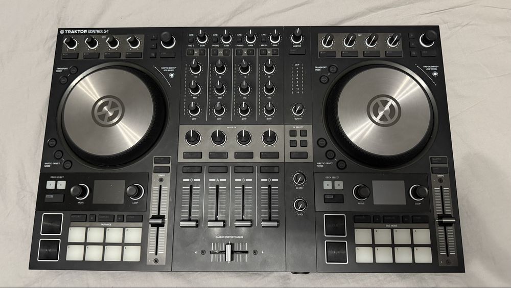 Контроллер Traktor s4 mk3