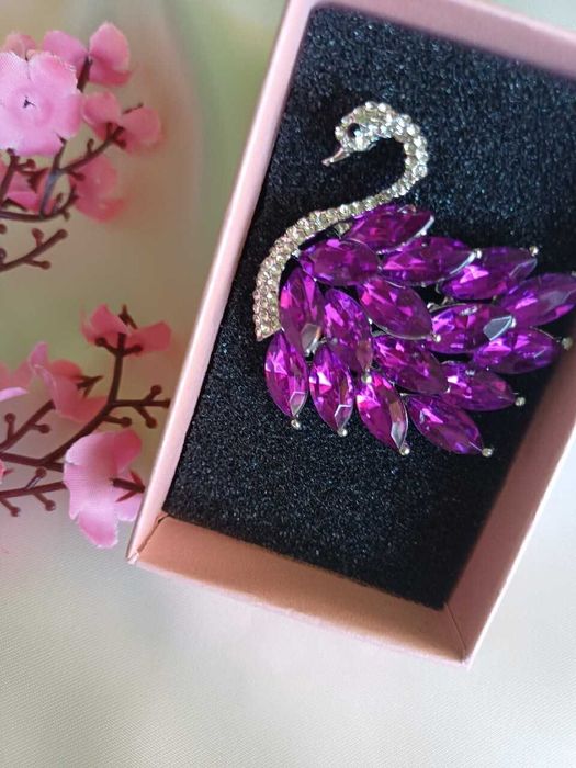 Broszka - Łabędź- fioletowe kryształy górskie