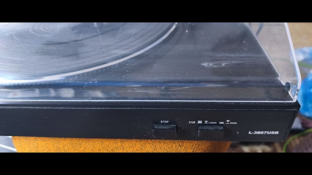 Gramofon Lenco .