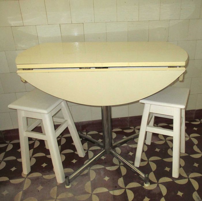 Mesa de Cozinha Dobrável Formica + 2 Bancos Madeira