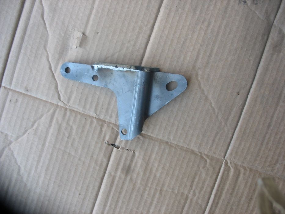 wspornik alternatora dolni ursus 3512 lub 2812 oryginał nowy