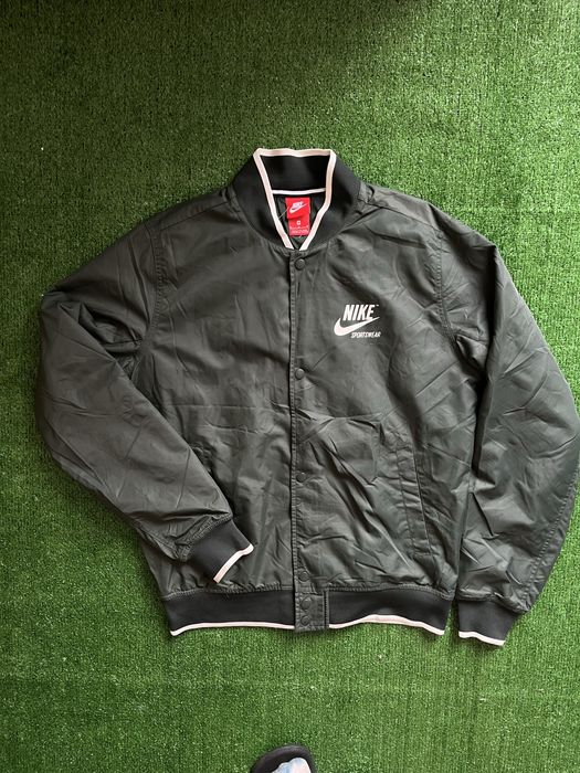 Бомбер Nike Sportswear (Big Logo) — Стиль и Комфорт