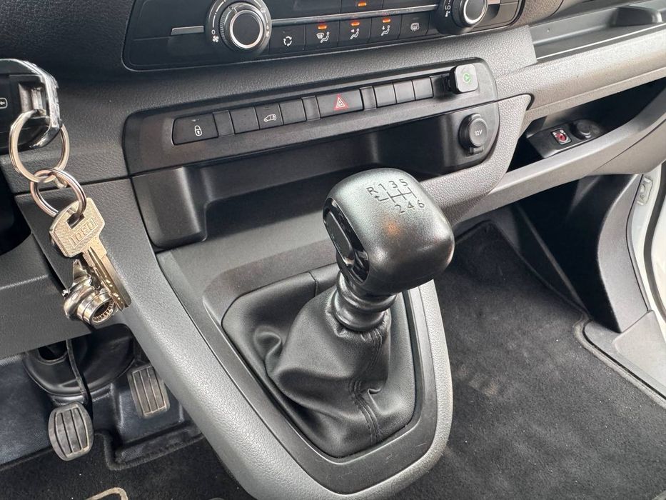 Opel Vivaro 2.0d пасажир 8+1 мість