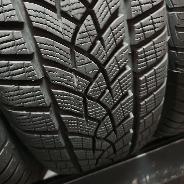 215/60/16 XL Sprzedam komplet opon zimowych Goodyear