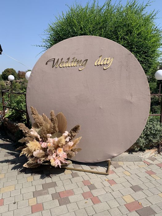 Фотозона,каркас,баннер,неоновые цифры в аренду.Оформление шарами.