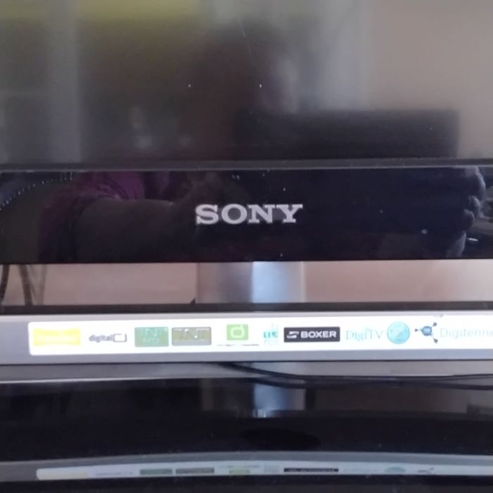 Телевизор Sony Bravia 52-дюйма KDL-52W4000 .