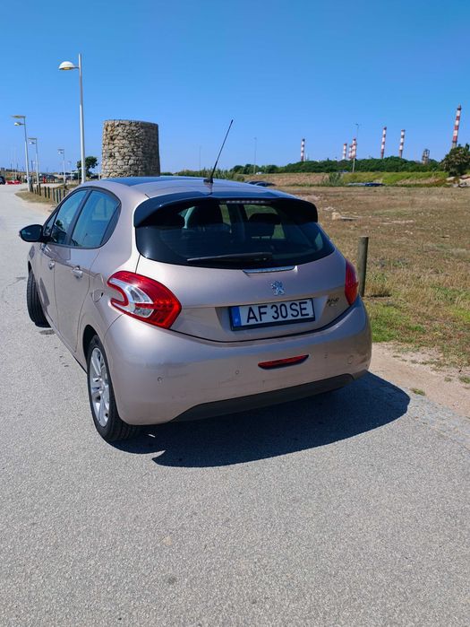 Peugeot 208 1.4 e-HDi foto 3
