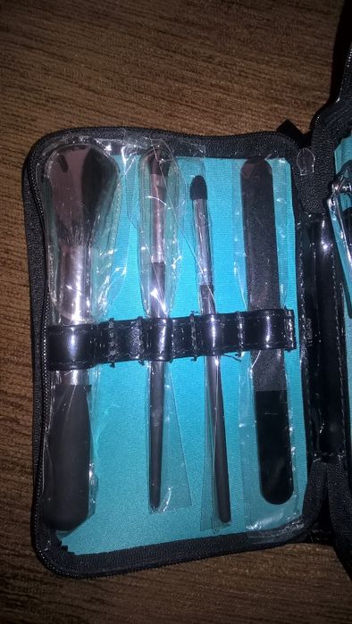 Zestaw do manicure i makijażu nowy sprzedam