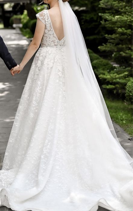 Продам весільну сукню від jasmine empire