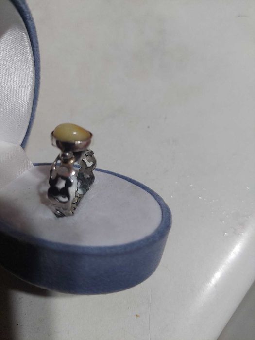 серебряное кольцо с королевским желтым янтарем