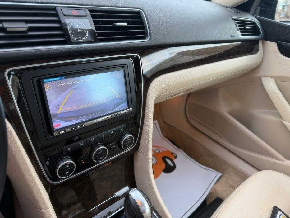 Volkswagen Passat      2014