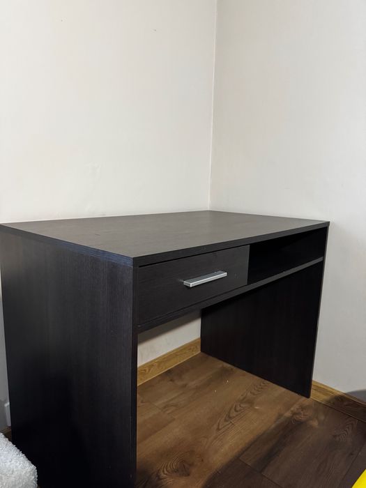 Biurko z półka i szuflada