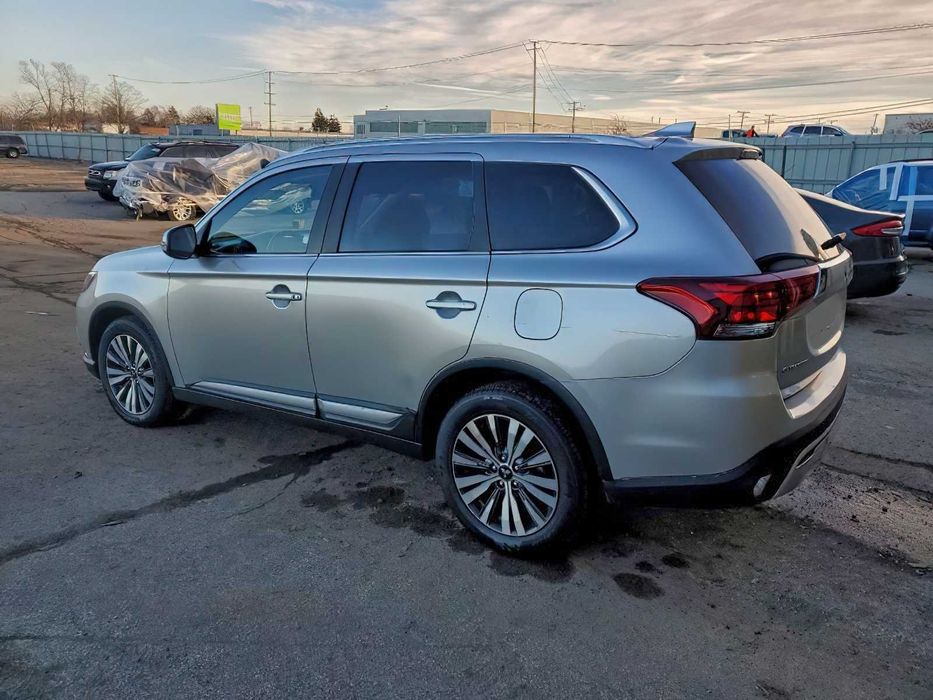 Mitsubishi Outlander SE      2020