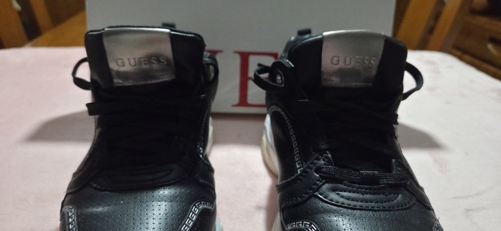 Vendo sapatilhas originais Guess