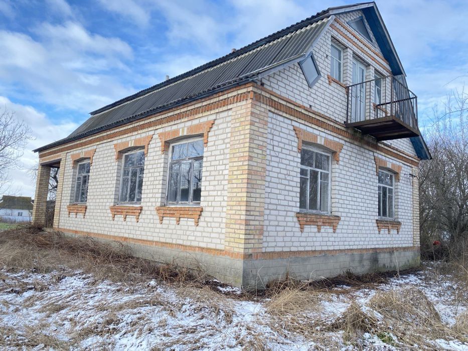 Продам гарний будинок в мальовничому селі