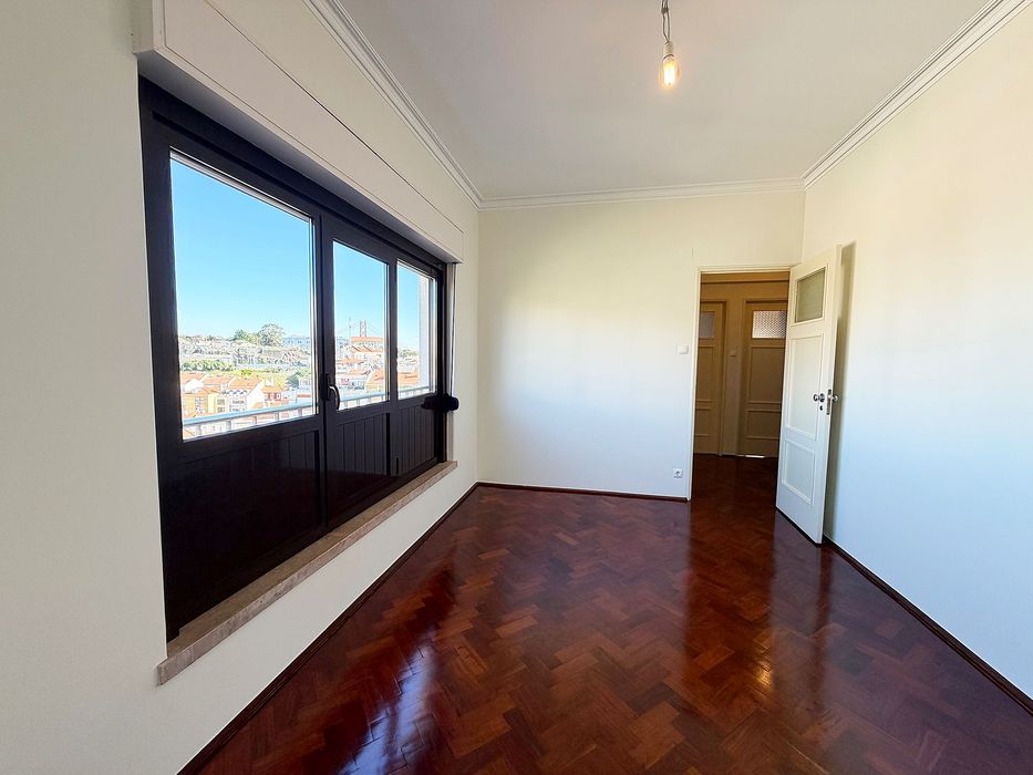 Apartamento T2 para arrendamento na Ajuda