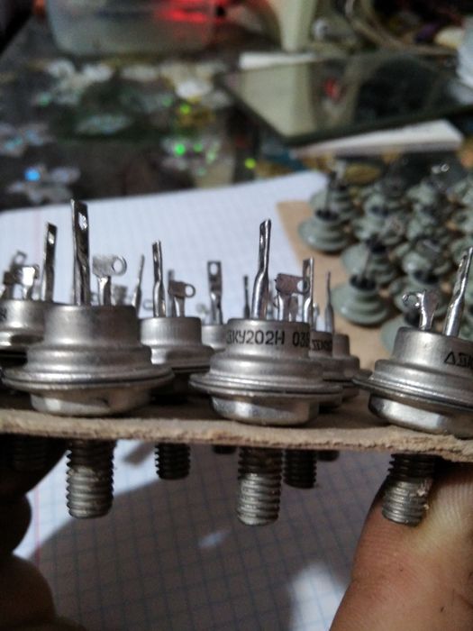 Тиристори ку202н та Т122-25-4, транзистори