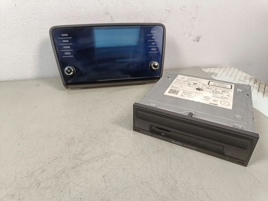 Radio Skoda Octavia 3 lift III FL Wyświetlacz Czytnik Multimedia Napęd 5Q0035840B 5E0919605N