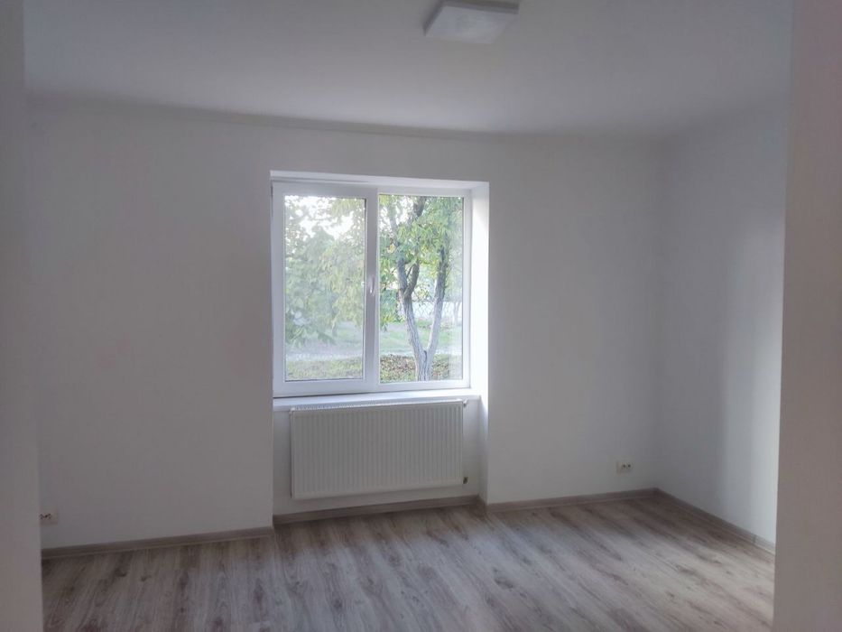 Берегове центр продається будинок, в центрі міста