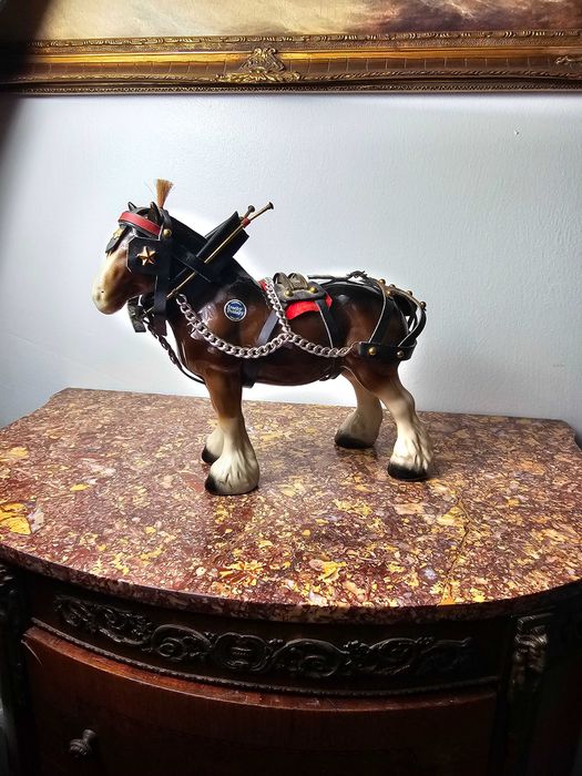 Duży piękny ceramiczny koń "Duchy pottery" z uprzężą Anglia 26 cm