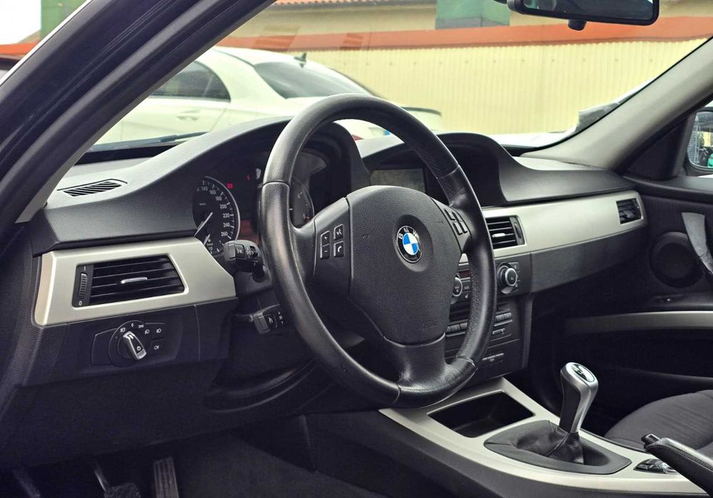 BMW 318D E91 PACK M 2.0 143CV (LOOK 335)