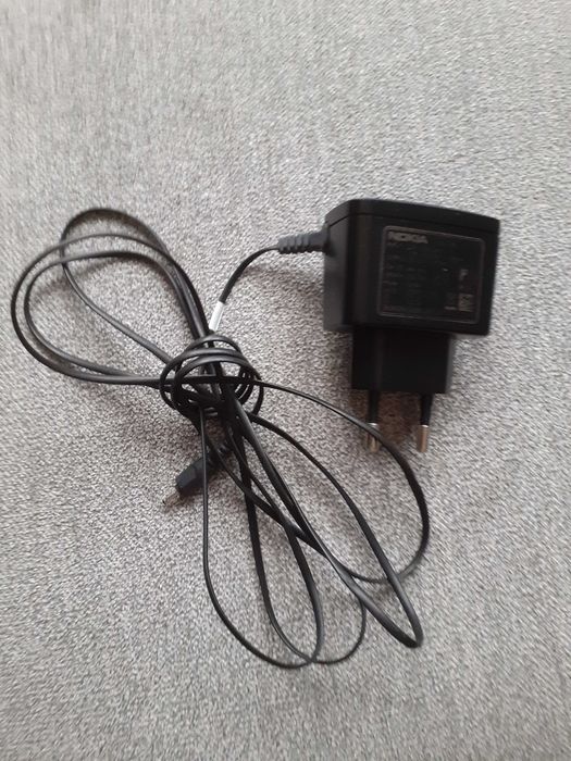 Ładowarka NOKIA cienki bolec