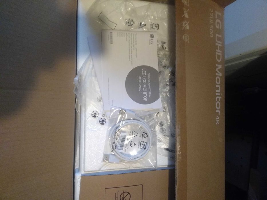 4K монітор LG 27UL500 практически новый.