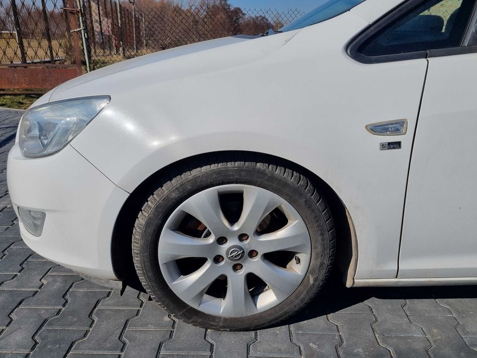 Opel Astra J Kombi Przód Kompletny Z40R Europa