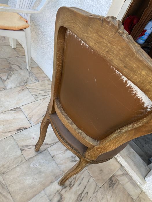 Cadeiras madeira maciça com detalhes em metal para forrar
